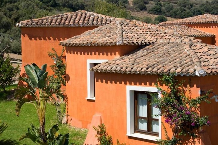 Maison provençale avec toiture tuiles dans le Var — SARL Neves couvreur 83